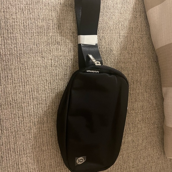 Lululemon everywhere belt bag - Picture 2 of 4